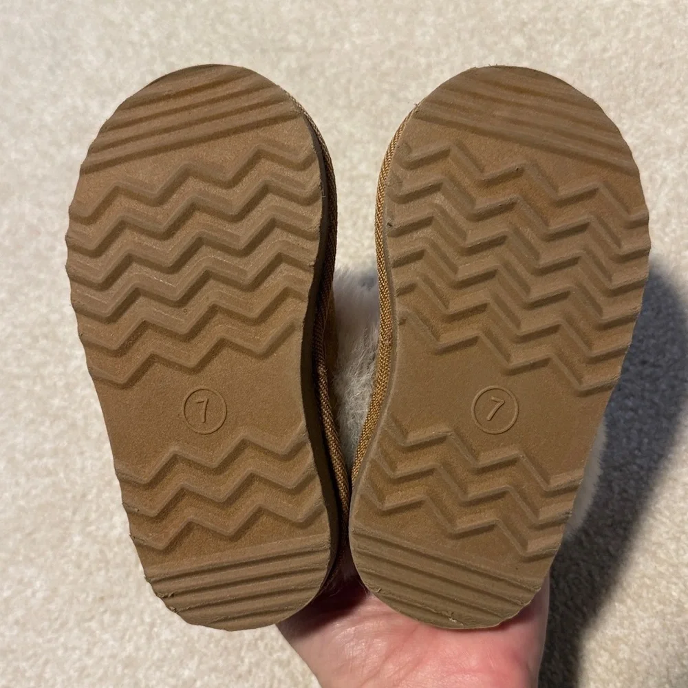 Cat & Jack Cozy Faux Fur Trim Suede Slippers - Tan and Cream Size 7